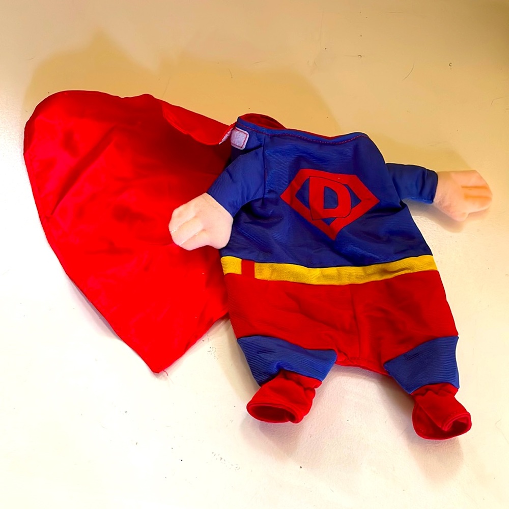 3/$20 EUC Superhero / Superman dog / cat / small pet Hallowe’en costume